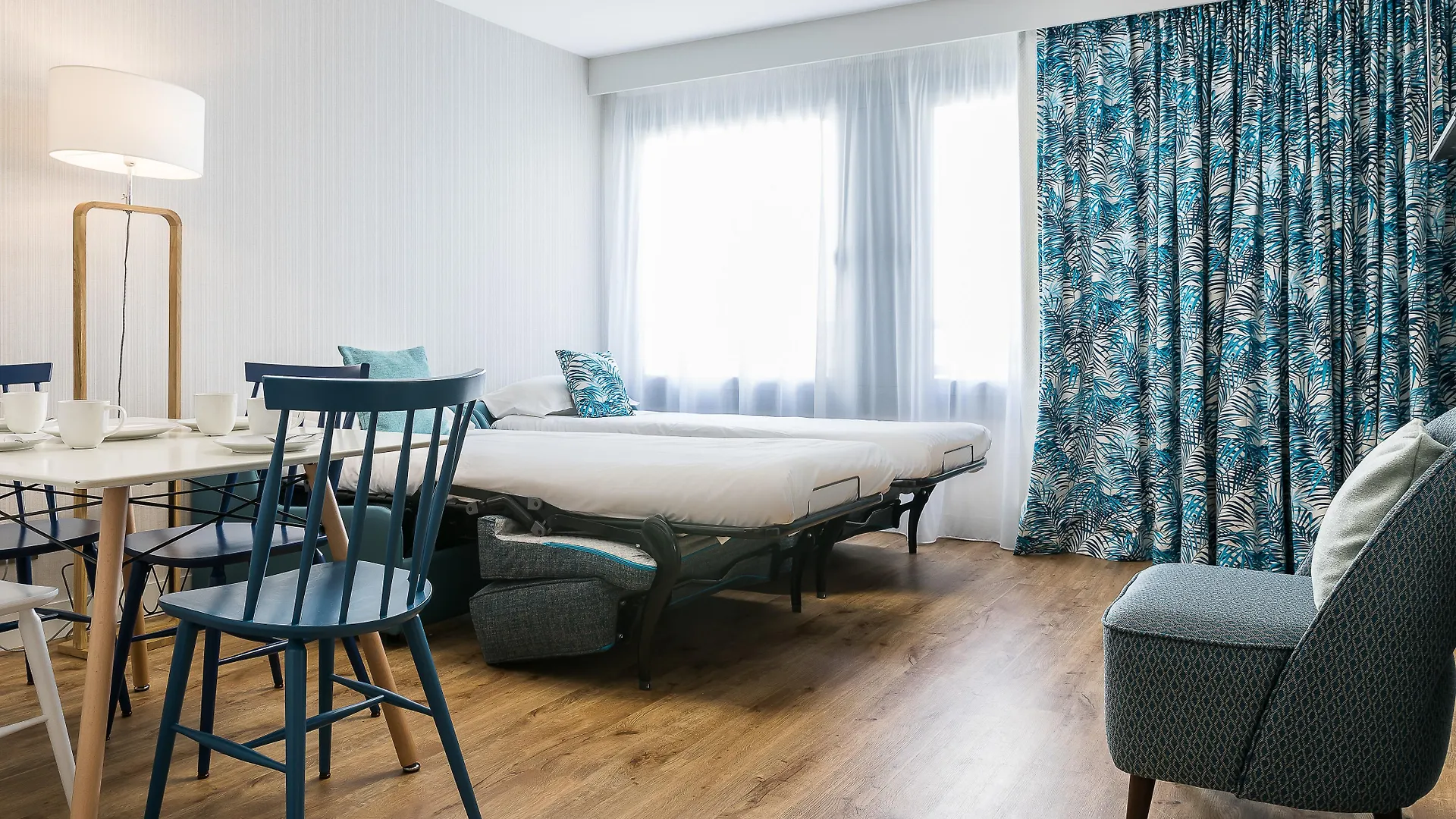 Cadet Residence Paris 4*,