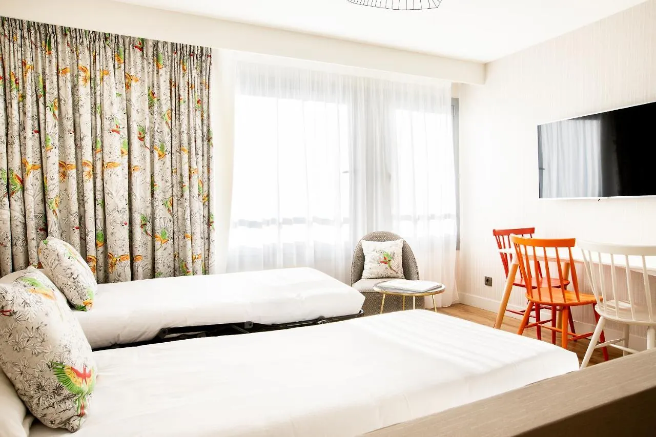 Cadet Residence Paris 4*,
